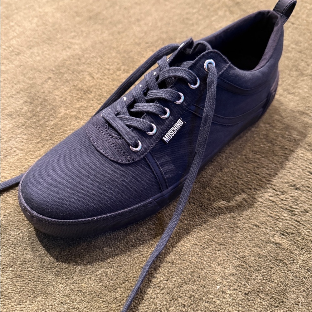 Moschino Canvas shoes in Black